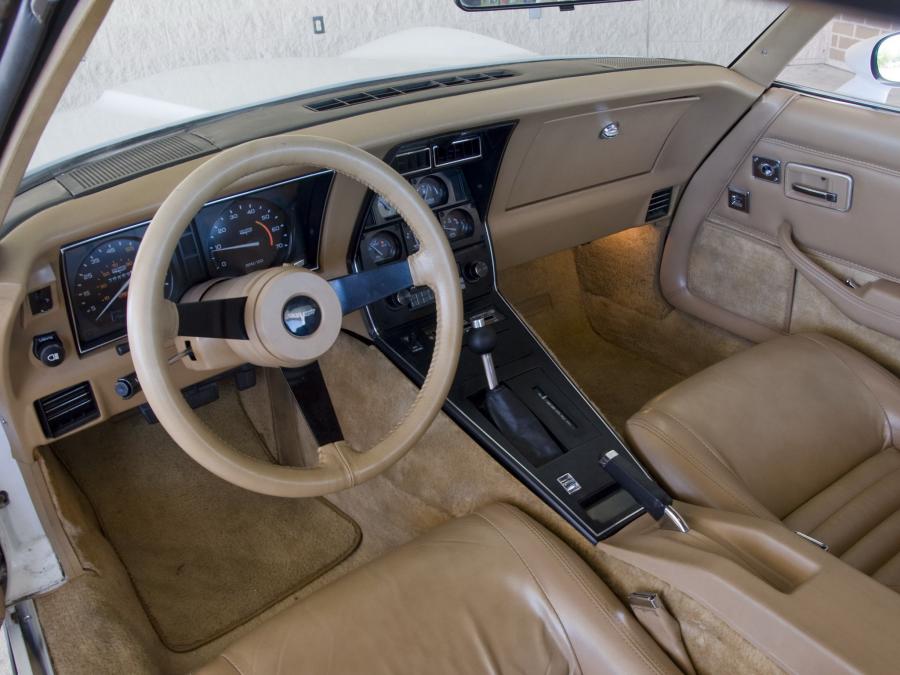  Chevrolet Corvette 1980 года  (фото 18 из 25)